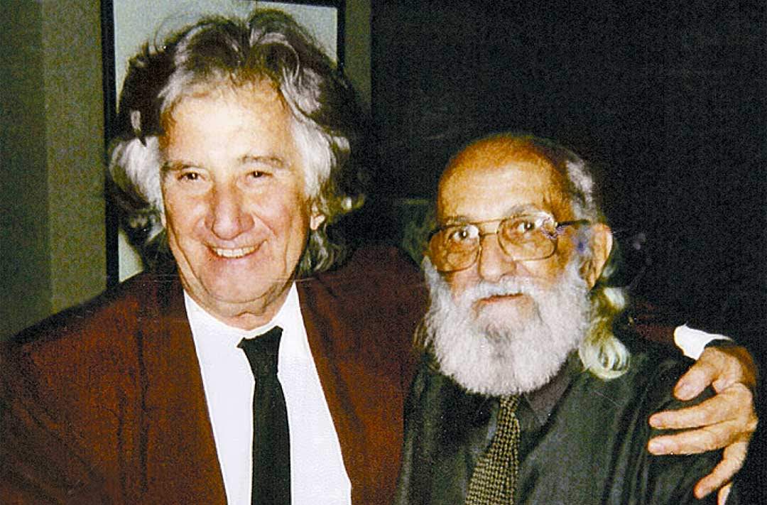 Augusto Boal und Paulo Freire im Arm